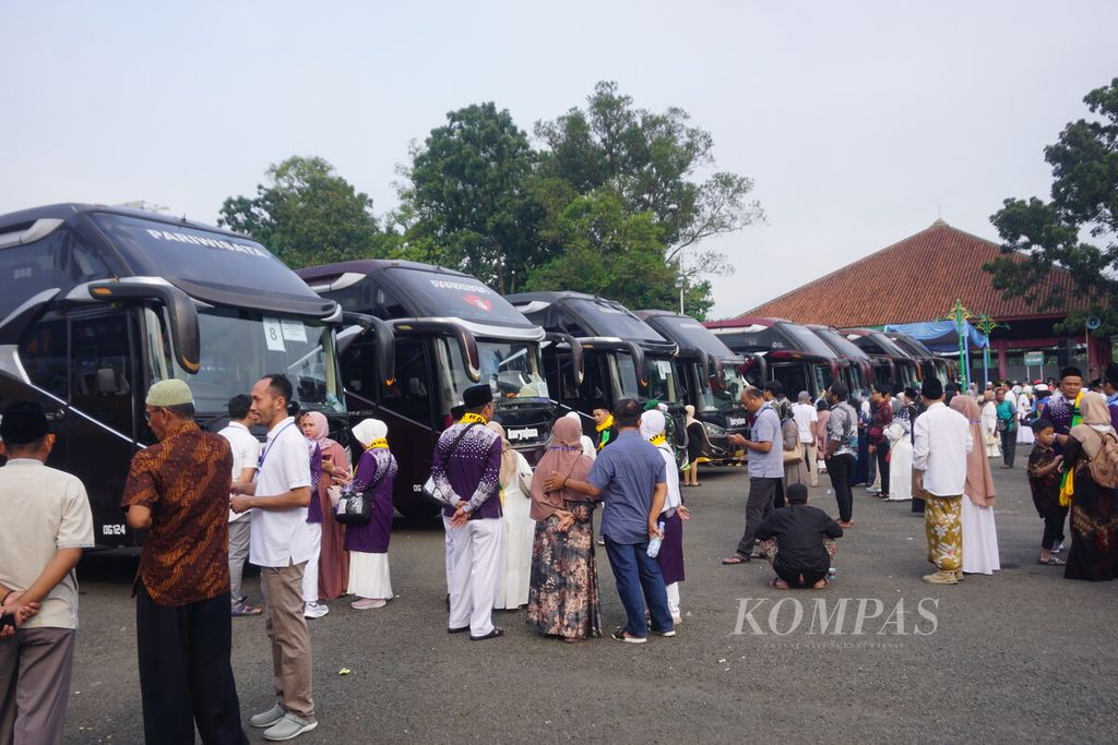 Prospective pilgrims will depart from GOR Satria Purwokerto for embarkation in Solo, Wednesday (15/5/2024).