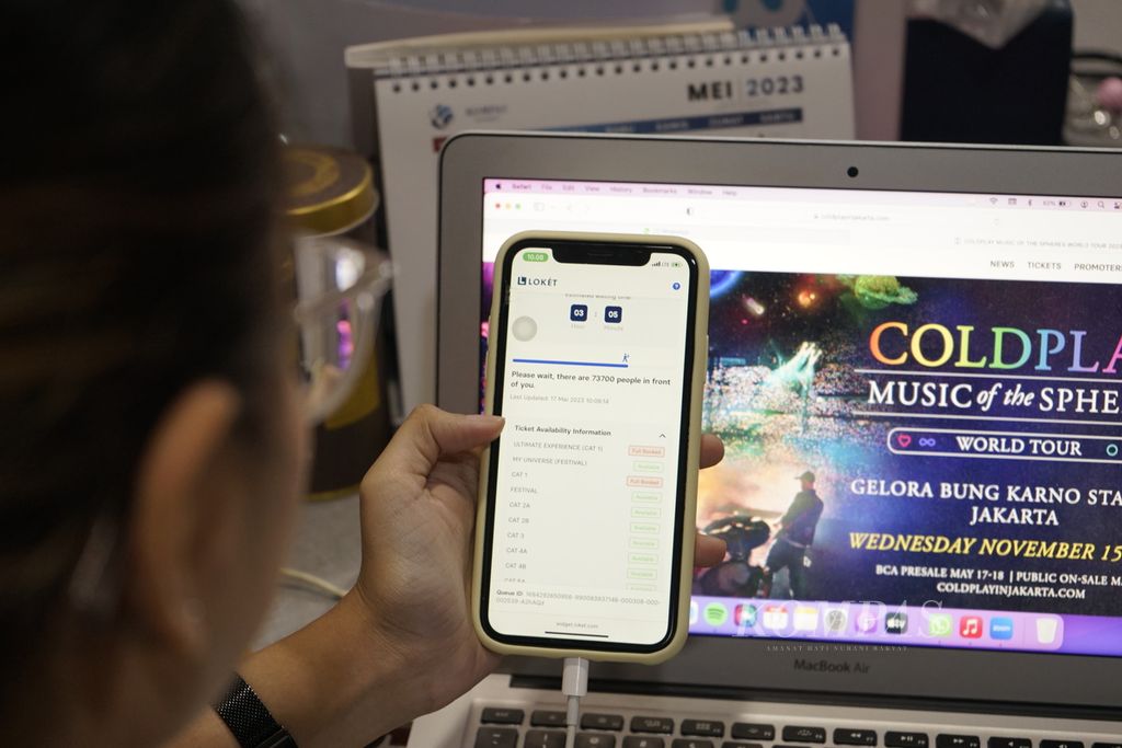 Beberapa kategori tiket konser musik Coldplay ludes terjual dalam hitungan menit sejak penjualan terbatas dibuka, Rabu (17/5/2023). 