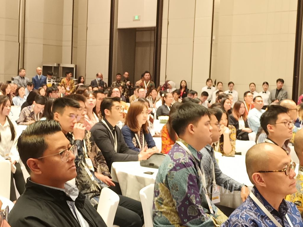 Para peserta dialog kebangsaan, sebuah pertemuan antara diaspora Indonesia dan Wakil Presiden Ma'ruf Amin, di Shanghai, Republik Rakyat China, Senin (18/9/2023) malam.