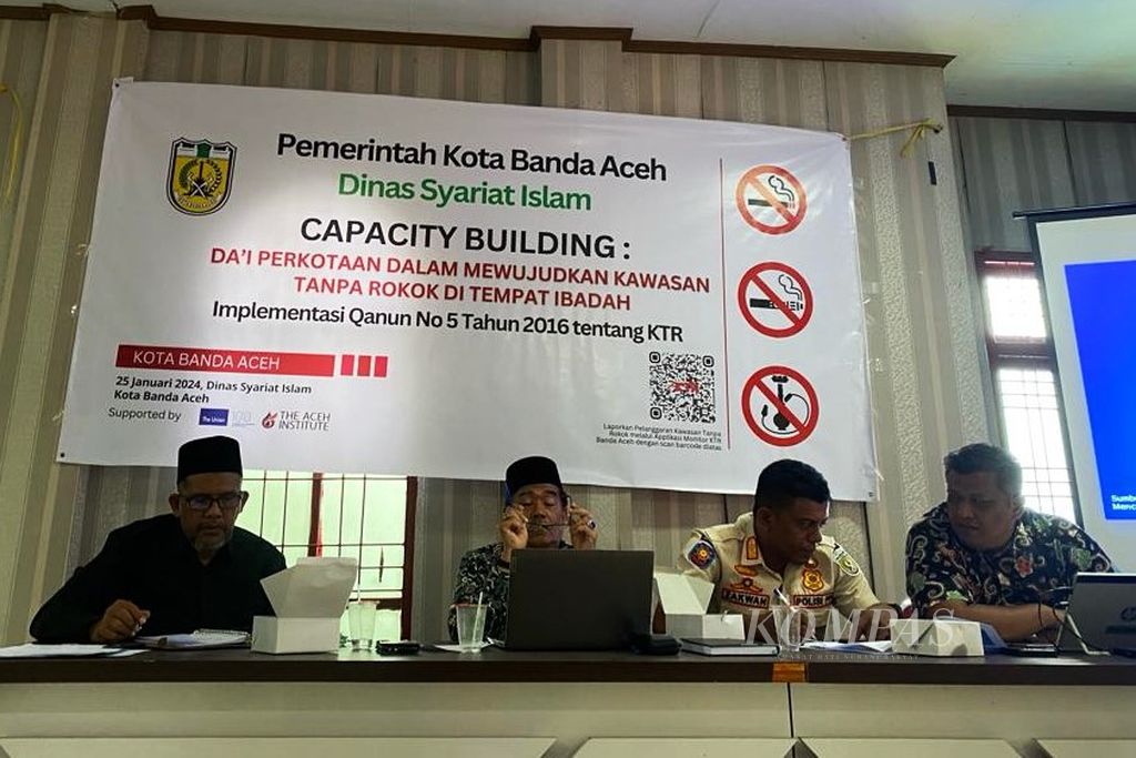  Diskusi publik eningkatan Kapasitas Dai Perkotaan dalam Penerapan Kawasan Tanpa Rokok di Banda Aceh, Aceh, Kamis (25/1/2024). Sekitar 80 persen keluarga di Banda Aceh terdapat anggota keluarga yang merokok.