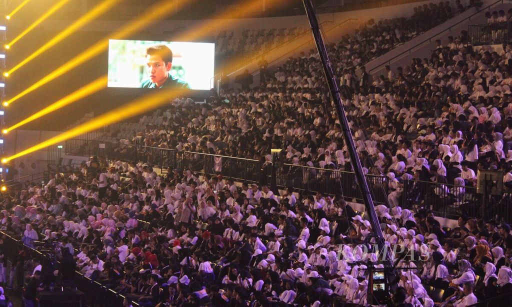 Ribuan siswa, mahasiswa, guru, dosen, dan pegiat literasi dari sejumlah daerah menghadiri perayaan Hardiknas di Indonesia Arena, Jakarta, Jumat  (3/5/2024). 