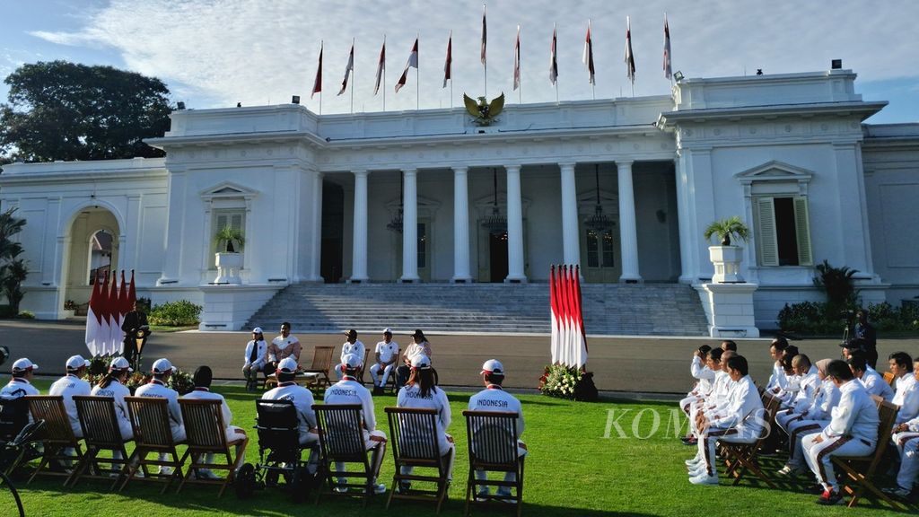 Presiden Joko Widodo memberikan sambutan saat Penyerahan Bonus dan Apresiasi Atlet Paralympic Games Paris 2024 di Halaman Istana Merdeka, Jakarta, Rabu (11/9/2024).