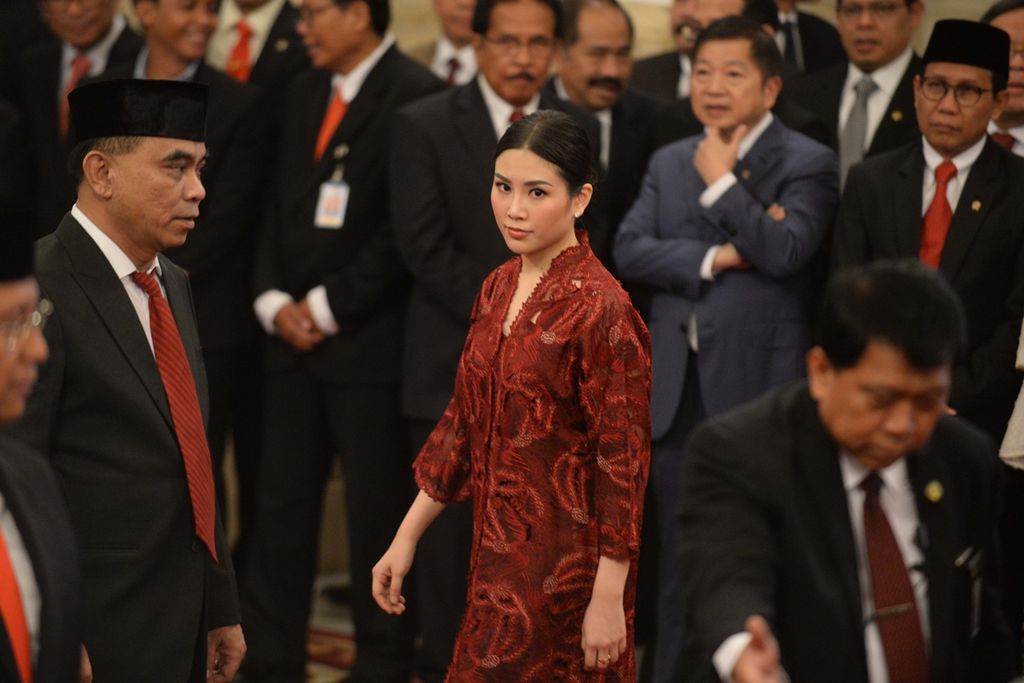 Angela Herliani Tanoesoedibjo bersiap untuk dilantik sebagai Wakil Menteri Pariwisata dan Ekonomi Kreatif/Wakil Kepala Badan Ekonomi Kreatif oleh Presiden Joko Widodo di Istana Merdeka, Jakarta, Jumat (25/10/2019). 