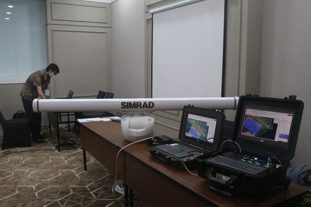 Sistem radar beserta konsol teknologi WAVEx RADAR dipamerkan saat pemaparan di Hotel Swiss-Belresort Dago Heritage, Kota Bandung, Jawa Barat, Kamis (30/6/2022).