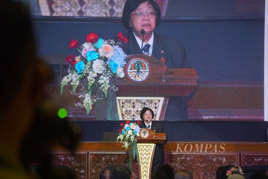 Menteri Lingkungan Hidup dan Kehutanan Siti Nurbaya Bakar.