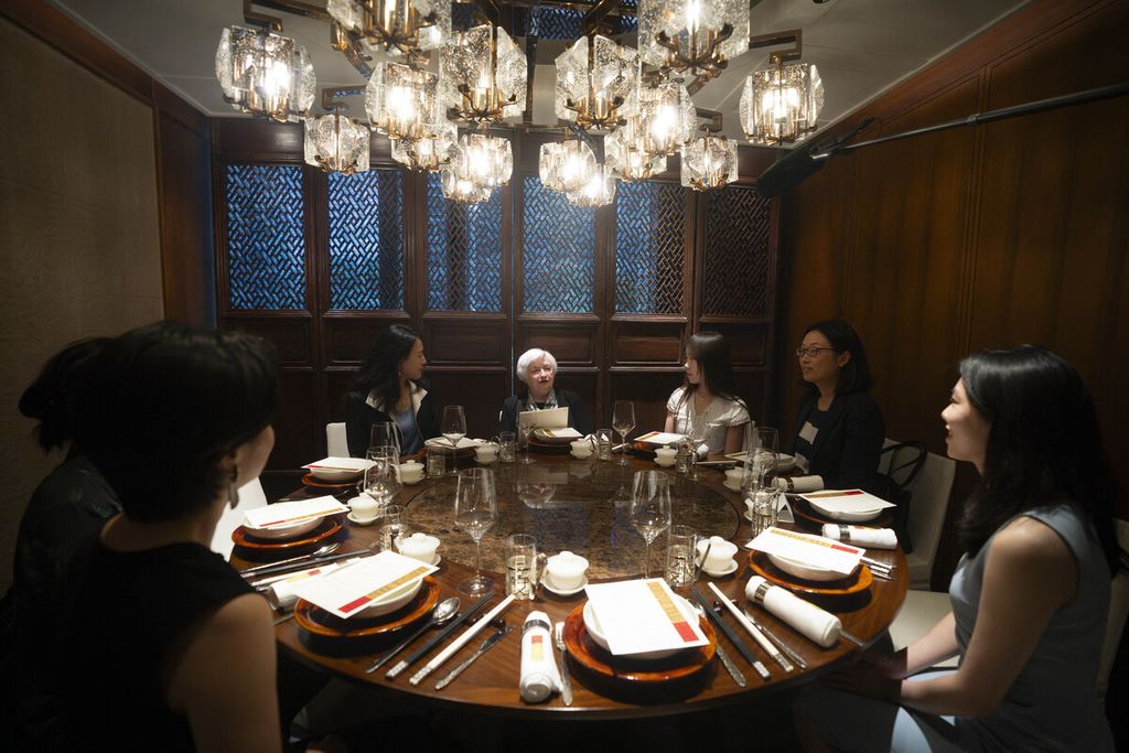 Menteri Keuangan AS Janet Yellen berbicara saat jamuan makan siang bersama para ekonom perempuan di Beijing, China, 8 Juli 2023. 