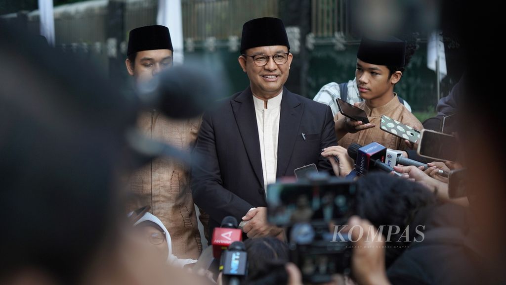 Presidential candidate Anies Baswedan answers journalists' questions after the Eid prayer 1444 Hijri at the Istiqlal Mosque, Central Jakarta, Saturday (22/4/2023).