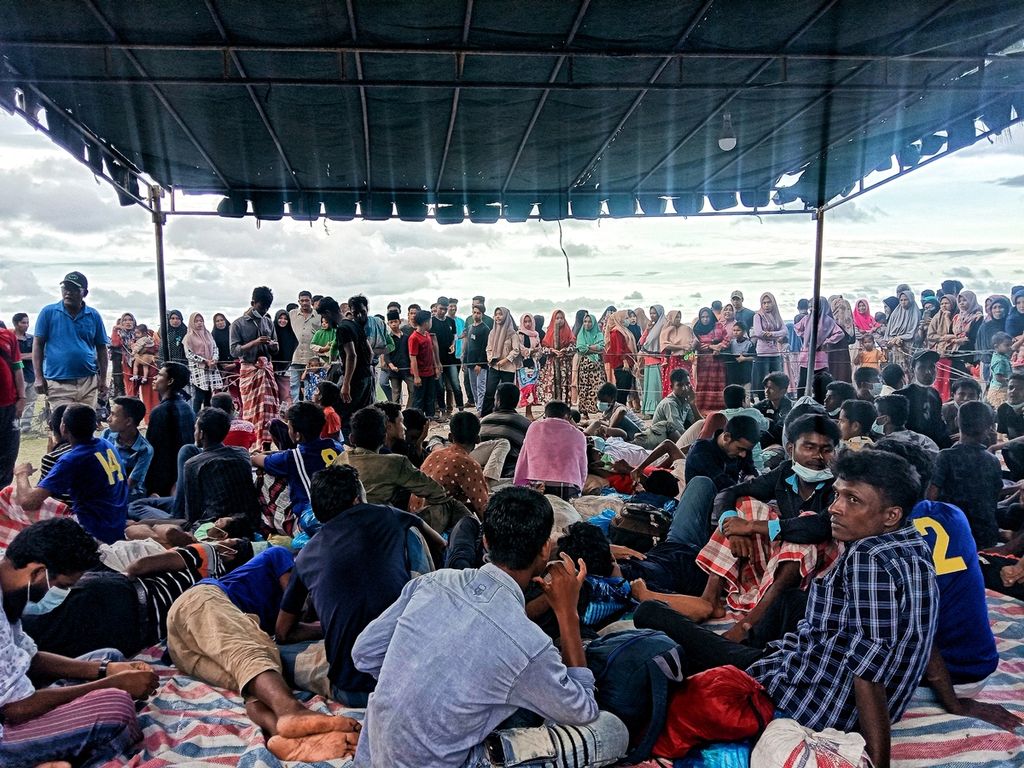 Sebanyak 119 pengungsi Rohingya berada di tenda darurat di Desa Bluka Teubai, Kecamatan Dewantara, Kabupaten Aceh Utara, Aceh, Jumat (18/11/2022). 