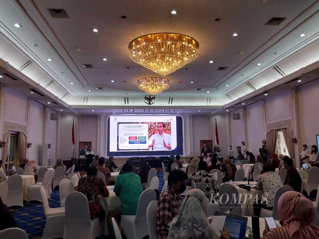 Suasana acara Temu Humas Kementerian/Lembaga dan Pers yang digelar Biro Pers dan Media Sekretariat Wapres dan Unit Knowledge Management TNP2K yang digelar di auditorium Sekretariat Wakil Presiden, Jakarta, Kamis (20/10/2022).