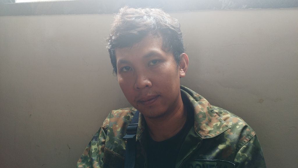 Riang Triaji (28), orangtua korban gangguan ginjal akut progresif atipikal, menyampaikan harapannya kepada pemerintah atas apa yang dialaminya saat ditemui di Pengadilan Negeri Jakarta Pusat, Selasa (7/2/2023).