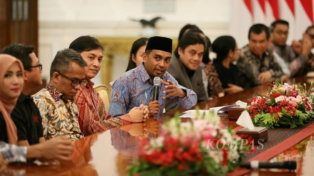 Ketua Pelaksana Konferensi Musik Indonesia, Glenn Fredly, beserta pelaku industri musik lainnya saat diterima oleh Presiden Joko Widodo di Istana Merdeka, Jakarta, Kamis (22/3/2018).