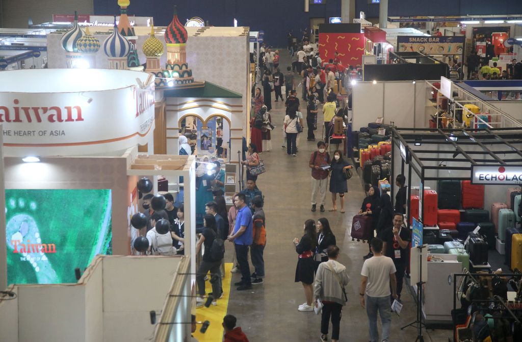 The atmosphere of the Kompas Travel Fair (KTF) 2023 exhibition at ICE BSD, Tangerang, Banten, on Friday (1/9/2023). KTF 2023 will take place for three days, from the 1st to the 3rd of September 2023.