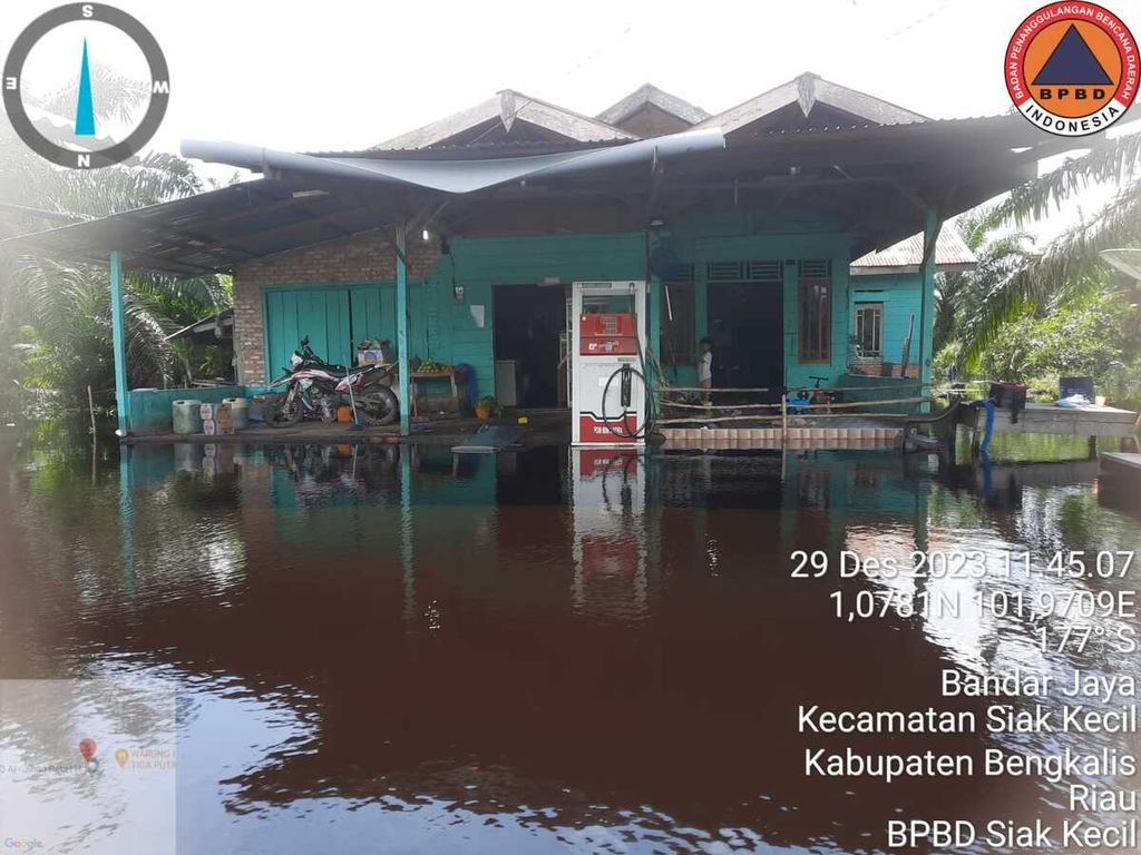 Banjir menggenangi rumah warga di Kabupaten Bengkalis, Riau, Jumat (29/12/2023).