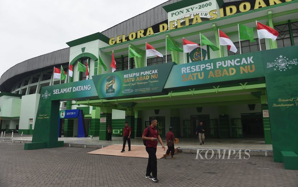Personel Paspampres mengecek lokasi acara Peringatan Satu Abad NU di Kompleks Stadion Gelora Delta, Sidoarjo, Jumat (3/2/2023). 