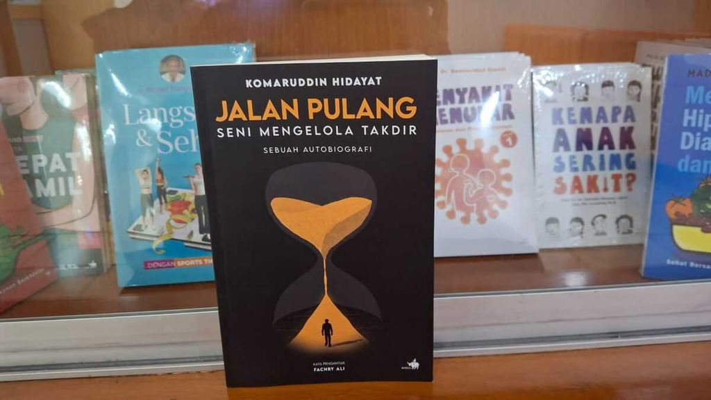 Halaman muka buku berjudul <i>Jalan Pulang: Seni Mengelola Takdir, Sebuah Autobiografi</i>.