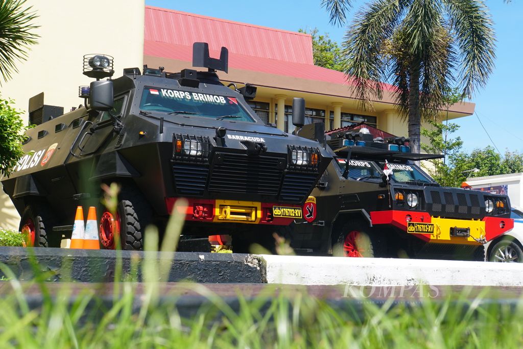 Kendaraan taktis disiapkan dalam apel pergeseran pasukan pengaman Pilkada 2020, Jumat (4/12/2020), di Manado. Sebanyak 770 pasukan Polda Sulut akan dikirim ke 15 kota dan kabupaten sebagai bagian tim pengaman pilkada beranggotakan 5.200 polisi.