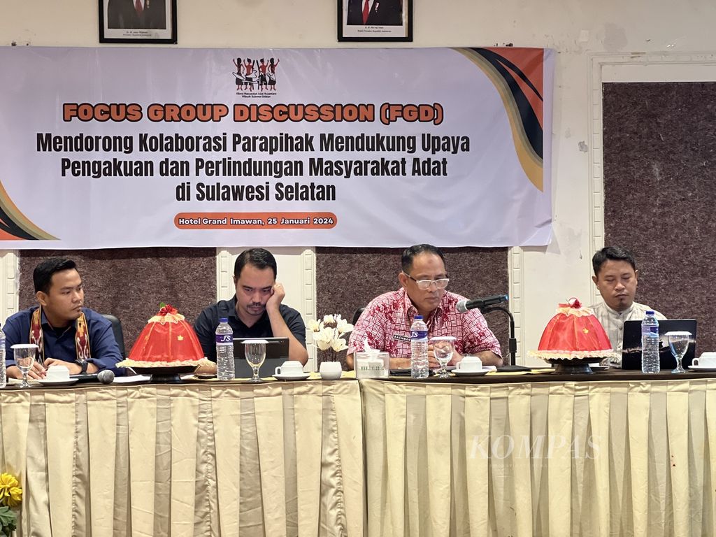 Diskusi untuk mendorong penguatan masyarakat adat digelar Aliansi Masyarakat Adat Nusantara, di Makassar, Sulawesi Selatan, Kamis (25/1/2024).