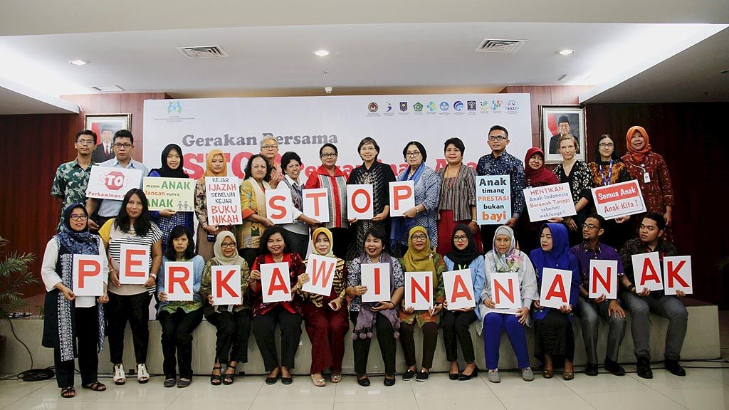 Kementerian Pemberdayaan Perempuan dan Perlindungan Anak meluncurkan Gerakan Bersama Stop Perkawinan Anak, Jumat (3/11), di Kementerian PPPA, Jakarta. Praktik perkawinan anak  akan merusak masa depan generasi penerus bangsa. Angka perkawinan anak di Indonesia merupakan yang  tertinggi kedua    di ASEAN setelah Kamboja dan tertinggi ketujuh di dunia. 