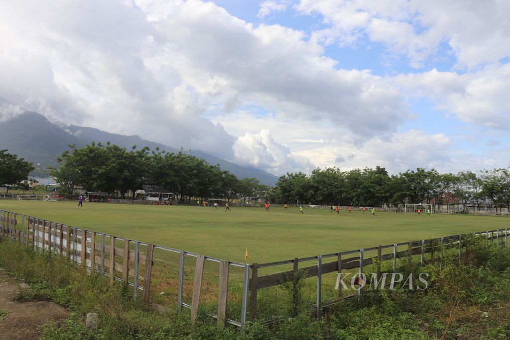 Ini adalah Lapangan Galara, Kelurahan Bayoge, Kecamatan Palu Selatan, Kota Palu, Sulteng, Rabu (29/12/2021), tempat pesepak bola Witan Sulaeman menempa keterampilan mengolah bola semasa masih usia dini.