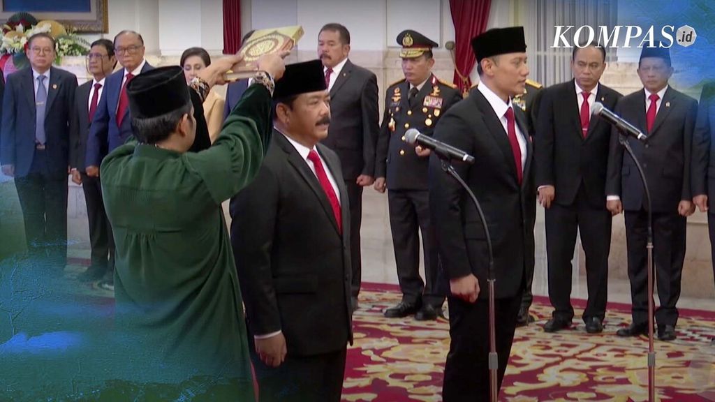 The eldest son of Indonesia's sixth President Susilo Bambang Yudhoyono, Agus Harimurti Yudhoyono, has officially joined the Indonesia Maju Cabinet. President Joko Widodo inaugurated Agus as the Minister of Agrarian and Spatial Planning/Head of BPN on Wednesday (21/2/2024) at 11.00 WIB.