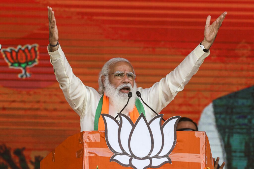 Perdana Menteri India Narendra Modi berpidato di Kolkata, Negara Bagian Benggala Barat, pada 7 Maret 2021.