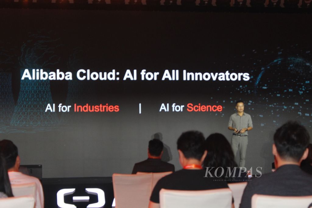 Suasana penyelenggaraan Alibaba Cloud Global Summit 2023 di kota Hangzhou, China, Selasa (26/9/2023). Dalam kesempatan itu, Alibaba Cloud, perusahaan teknologi digital dari Alibaba Group yang memiliki layanan komputasi awan, meluncurkan sejumlah layanan berbasis kecerdasan buatan. Layanan itu berupa aplikasi pencarian cerdas, komputasi cerdas, dan pelatihan untuk percepatan pengambilan keputusan.