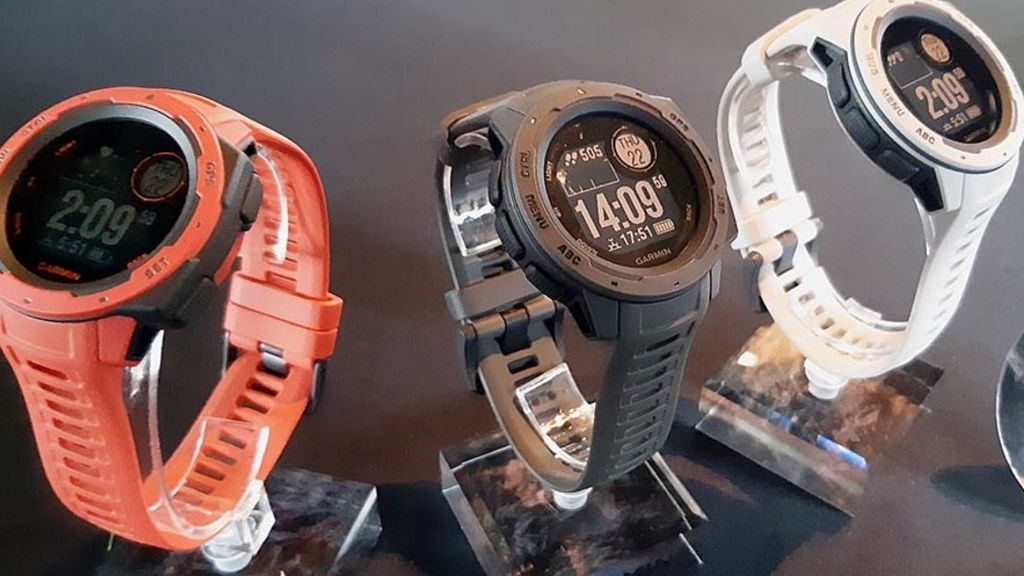 Garmin baru ini meluncurkan jam tangan pintar Garmin Instict pada Sabtu (22/11/2018). Jam ini membidik para pencinta alam dengan melengkapi berbagai alat petualang di dalam jam, seperti kompas, GPS, pengukur langkah, dan detak jantung yang dibuat dengan standar militer Amerika Serikat.