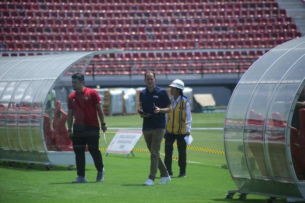 The FIFA team conducted an inspection at the I Wayan Dipta Stadium, Gianyar, Bali, Monday (27/3/2023). I Wayan Dipta Stadium is one of the candidate stadiums for the 2023 U-20 World Cup.
