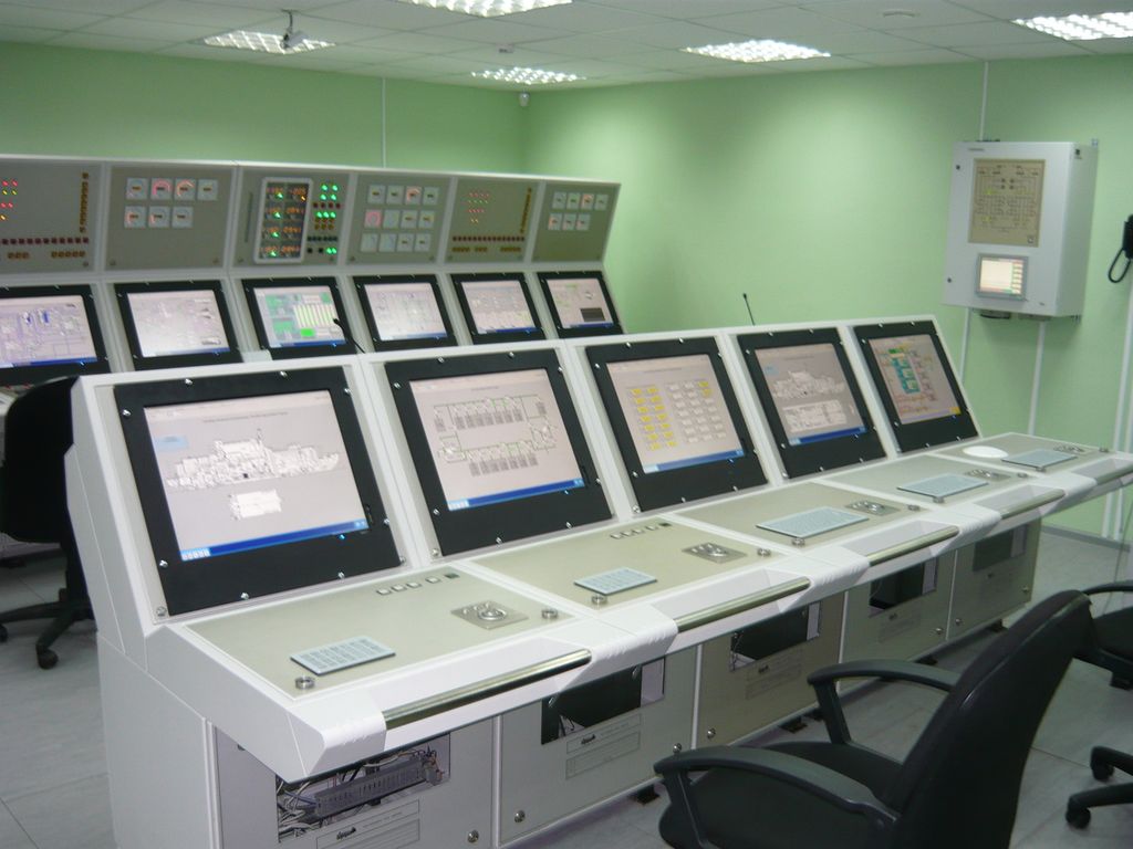 Ruang kontrol di pembangkit tenaga nuklir terapung atau Floating Nuclear Power Plant (FNPP) “Akademik Lomonosov” yang tertambat di dermaganya di Pevek, Chaunskaya Bay, Laut Siberian Timur, Chukotka, Rusia. 