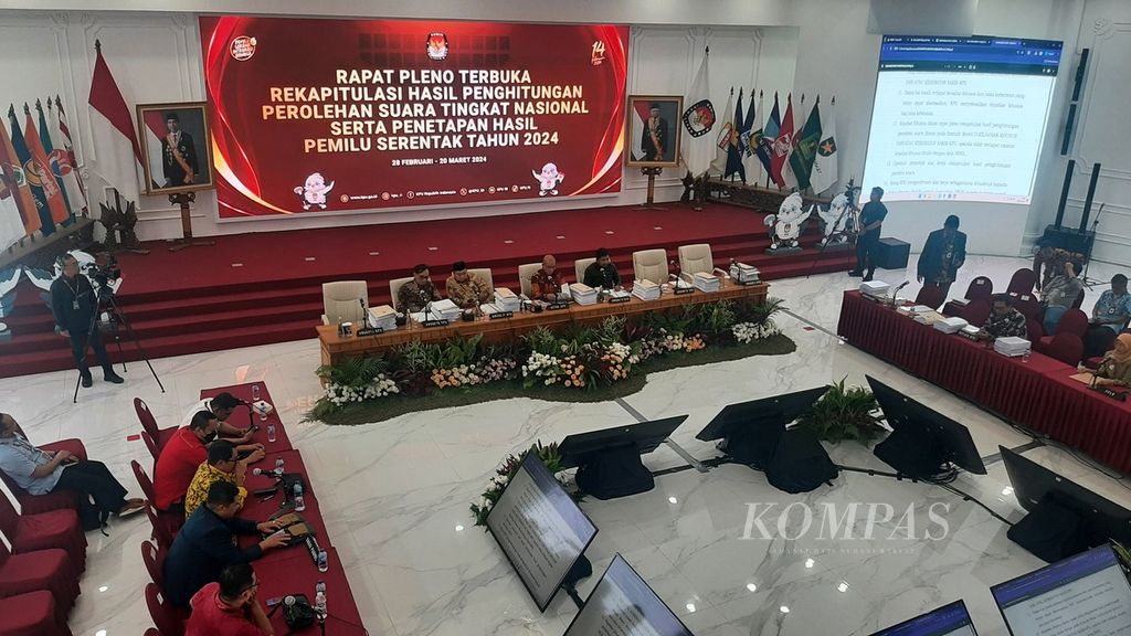 Suasana rapat pleno terbuka rekapitulasi hasil penghitungan perolehan suara tingkat nasional serta penetapan hasil pemilu serentak tahun 2024 di kantor Komisi Pemilihan Umum, Jakarta, Rabu (28/2/2024).