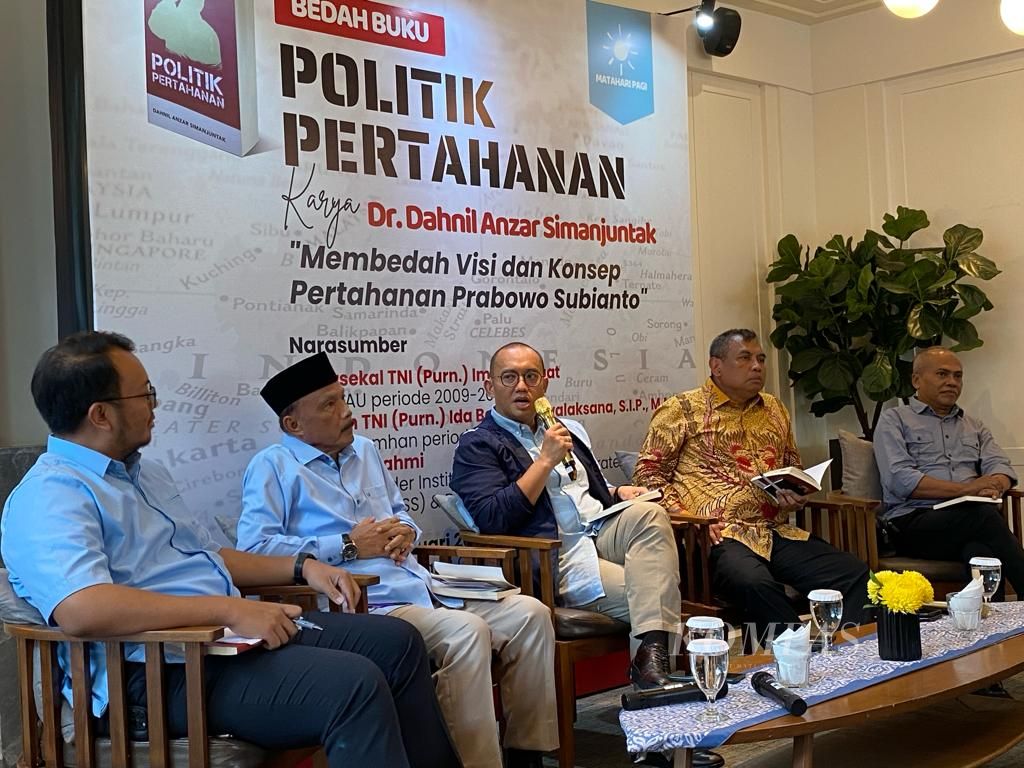 Spokesperson for the Prabowo Subianto-Gibran Rakabuming Raka National Campaign Team, Dahnil Anzar Simanjuntak (third from left), in Jakarta, Friday (5/1/2024).