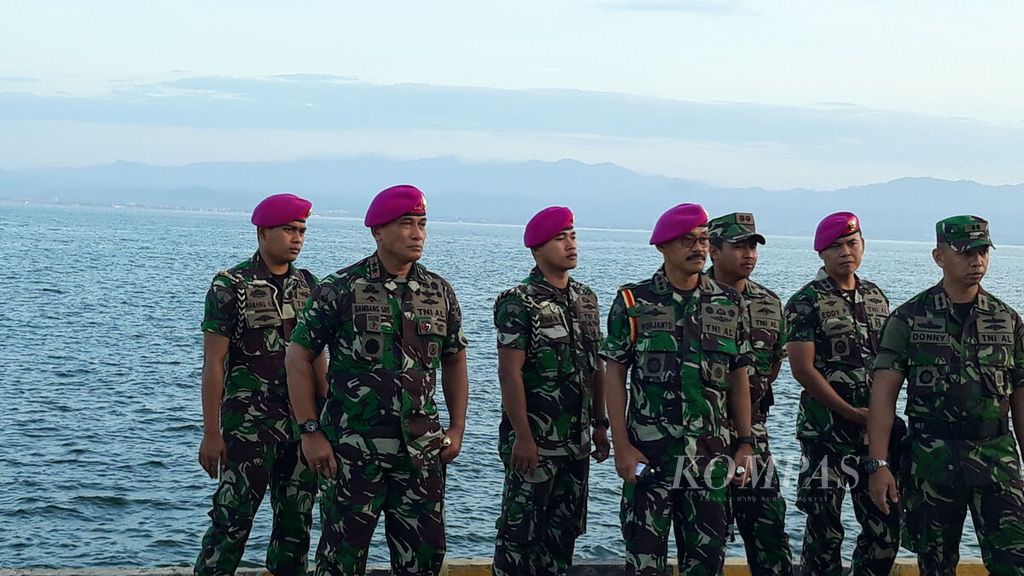Korps Marinir TNI AL menggelar latihan tempur di Pulau Sebatik, Kabupaten Nunukan, Kalimantan Utara, 12 Februari 2018.