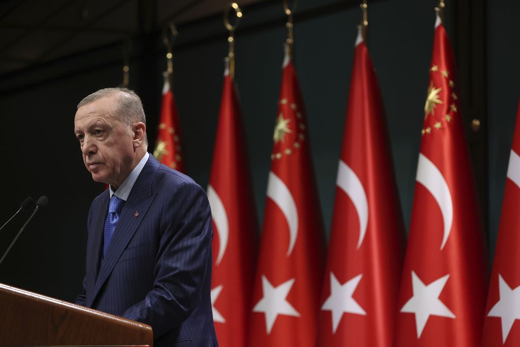 Presiden Turki Recep Tayyip Erdogan menyampaikan keterangan seusai sidang kabinet di Ankara, Senin (23/1/2023). 