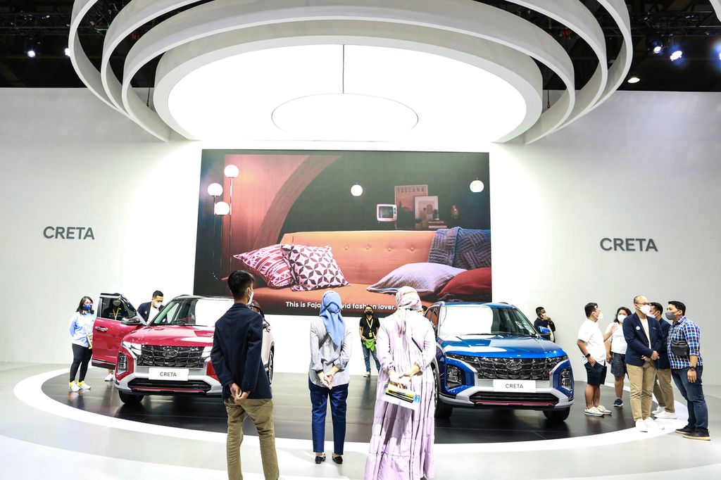 Suasana di area Hyundai dalam Jakarta Auto Week 2022 di Jakarta Convention Center, Jakarta, pada hari terakhir pameran, Minggu (20/3/2022). Produsen mobil asal Korea Selatan, Hyundai Motor Company melalui PT Hyundai Motor Manufacturing Indonesia, baru saja meresmikan pabrik pertamanya di Asia Tenggara yang berlokasi di Deltamas, Cikarang Tengah, Bekasi, Jawa Barat.