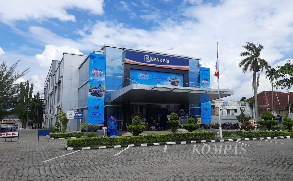 Suasana di Kantor Wilayah BRI Padang dan Kantor Cabang BRI Padang di Jalan Bagindo Aziz Chan, Padang, Sumatera Barat, 22 September 2020.