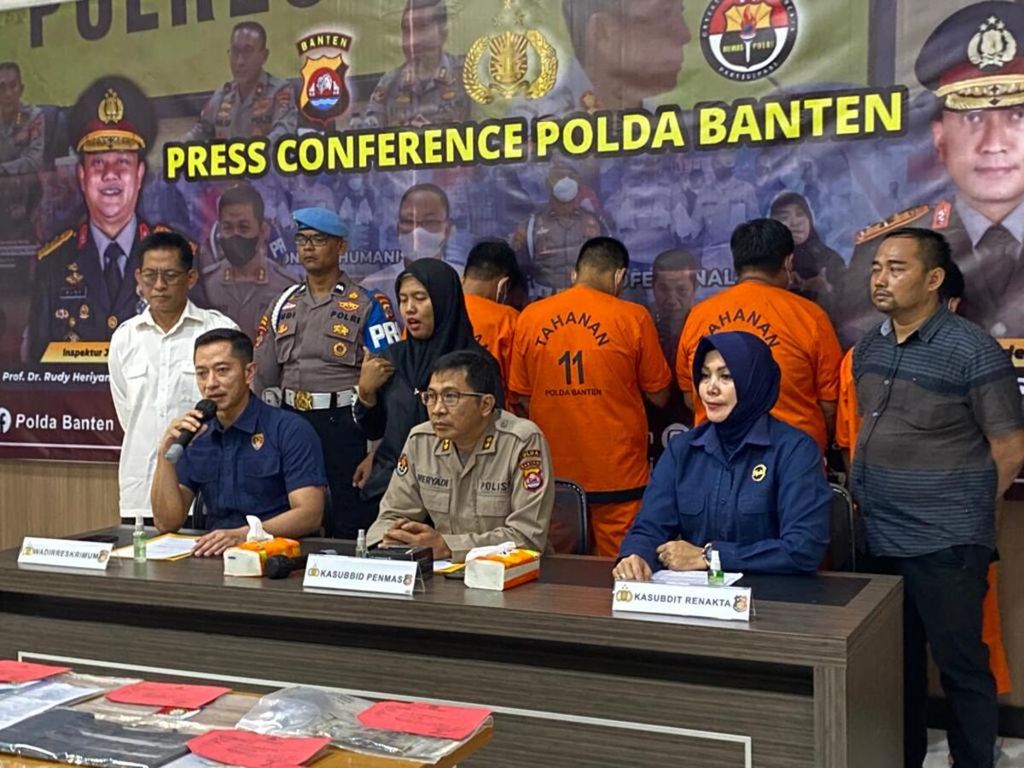 Polda Banten merilis penangkapan komplotan penyalur pekerja migran secara ilegal ke Arab Saudi melalui Bandara Internasional Soekarno-Hatta, Selasa (21/2/2023).