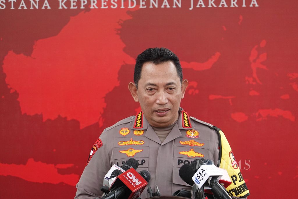 Kapolri Jenderal (Pol) Listyo Sigit Prabowo memberikan keterangan pers seusai Sidang Kabinet Paripurna di Istana Merdeka, Jakarta, Senin (11/12/2023)