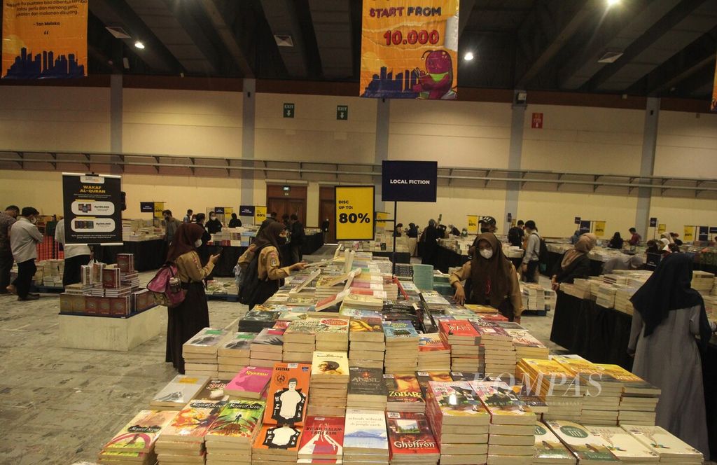 Suasana International Book Fair (IIBF) 2022 di Jakarta Convention Center, DKI Jakarta, Rabu (9/11/2022). IIBF diikuti 134 peserta dari dalam dan luar negeri pada 9-13 November.
