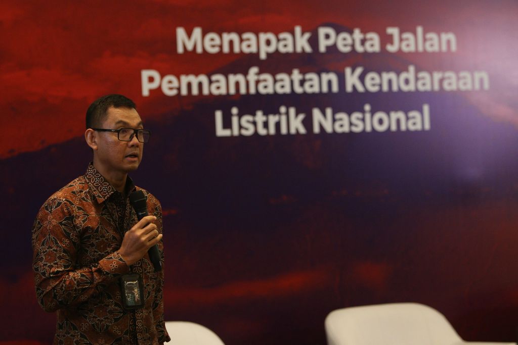 Direktur Utama PT PLN (Persero)  Darmawan Prasodjo menyampaikan sambutan dalam acara Bincang Dua Puluh, di Hotel Pullman, Menteng, Jakarta Pusat, Selasa (11/10/2022). 