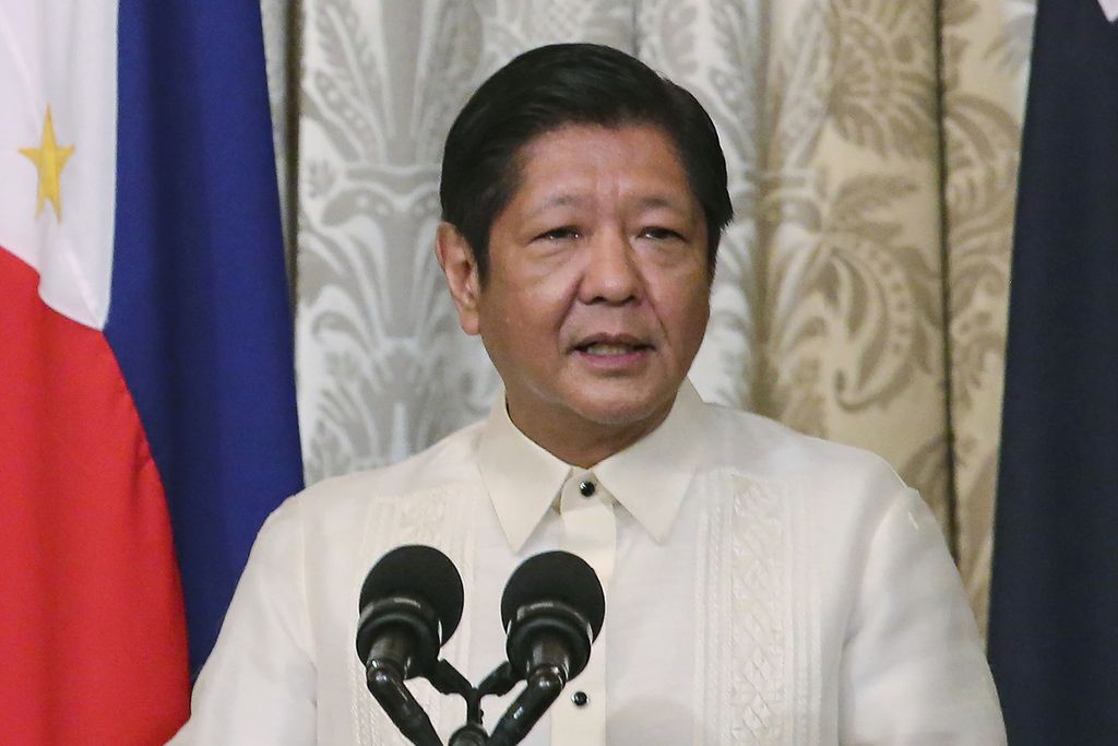 Presiden Filipina Ferdinand Marcos Jr menyampaikan keterangan dalam konferensi pers bersama Perdana Menteri  Australia Anthony Albanese di Istana Malacanang, Manila, Filipina, 8 Sepember, 2023. 
