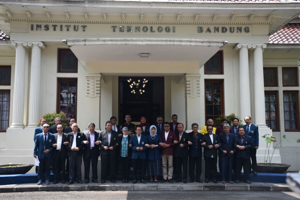 Pernyataan MRPTNI Majelis Rektor perguruan tinggi negeri Indonesia tolak people power pilpres 2019 di bandung jabar