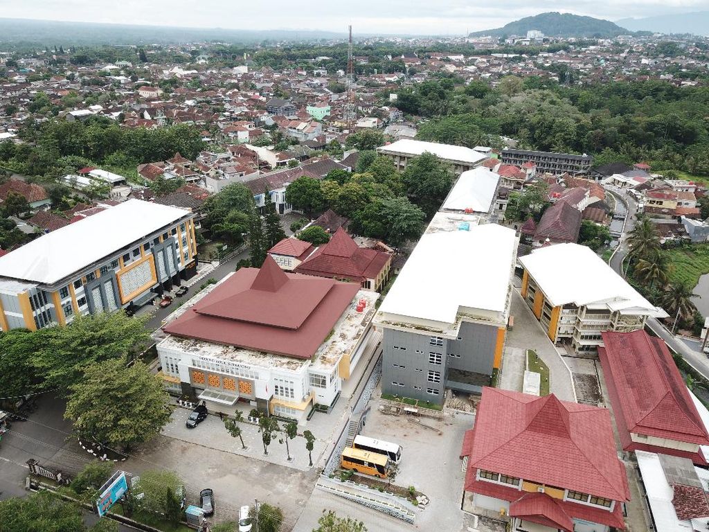 Foto kompleks kampus Universitas Tidar Magelang.