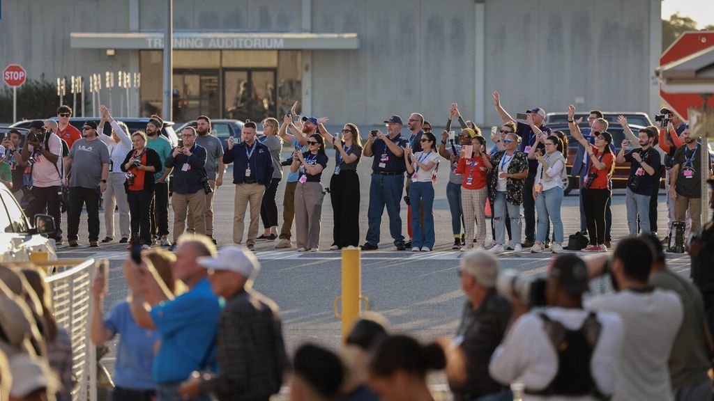 People cheered as the vehicle carrying the Boeing NASA flight test commander Buth Wilmore and pilot Suni Williams drove away from the operations and inspection building on May 6th, 2024 in Cape Canaveral, Florida, United States.