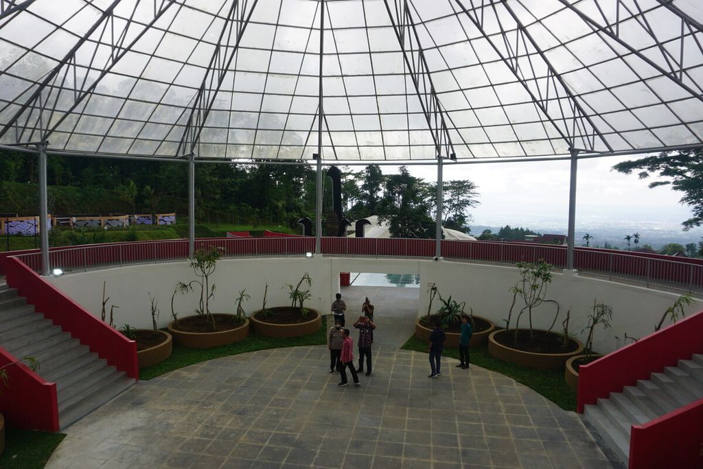 Suasana Taman Botani di Baturraden, Banyumas, Jawa Tengah, Kamis (1/12/2022).