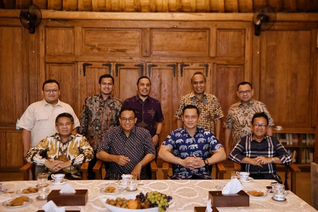Pertemuan antara mantan Gubernur DKI Jakarta Anies Baswedan dan tim kecil dari Partai Nasdem, Partai Demokrat, dan Partai Keadilan Sejahtera di rumah Anies di Jakarta, Rabu (26/10/2022).