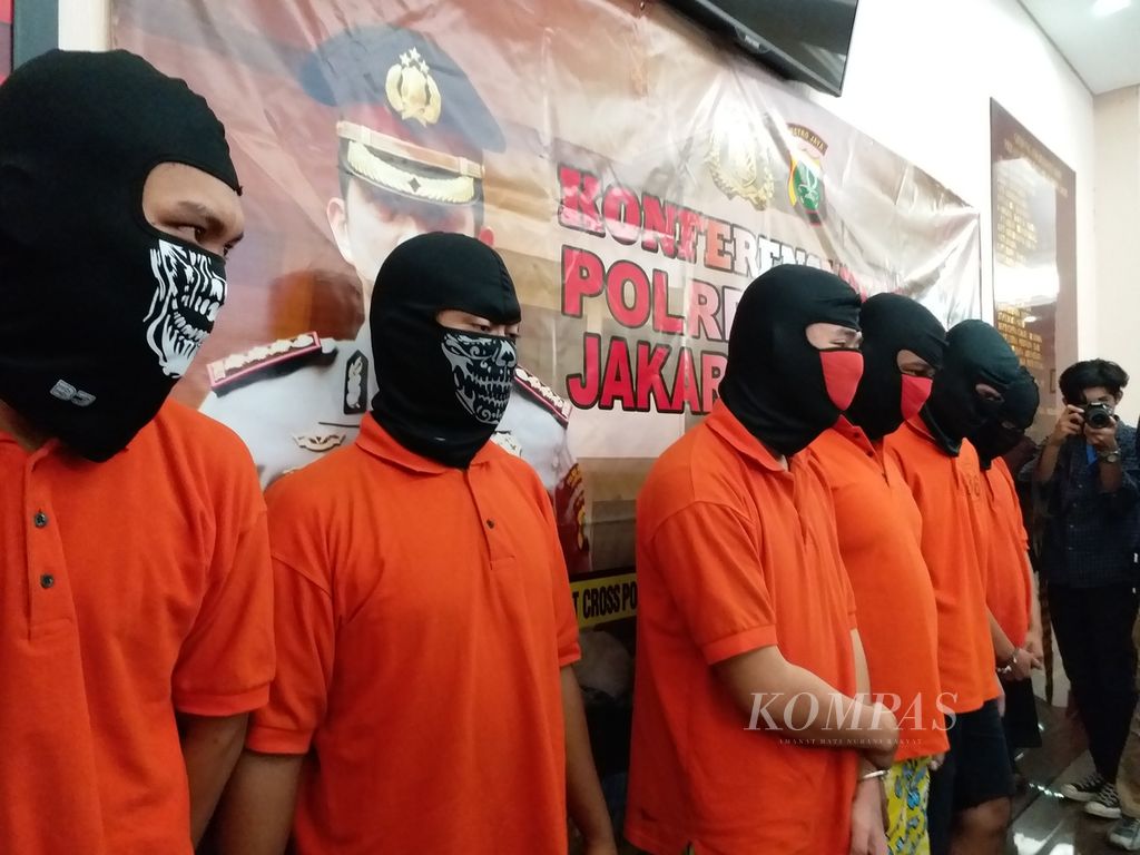 Enam pelaku pencurian sepeda motor diringkus Polres Metro Jakarta Selatan, Rabu (18/4/2018). Para pelaku merupakan komplotan yang berasal dari Lampung Timur, Lampung, dan Bogor, Jawa Barat.