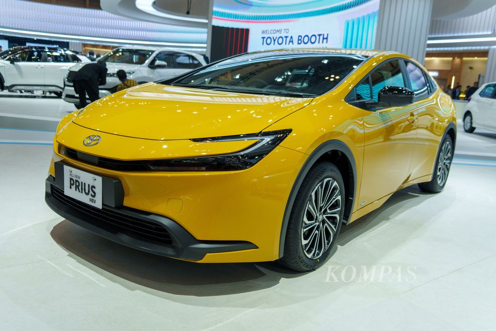 Toyota Prius HEV dipameran Gaikindo Indonesia International Auto Show (GIIAS) 2023.