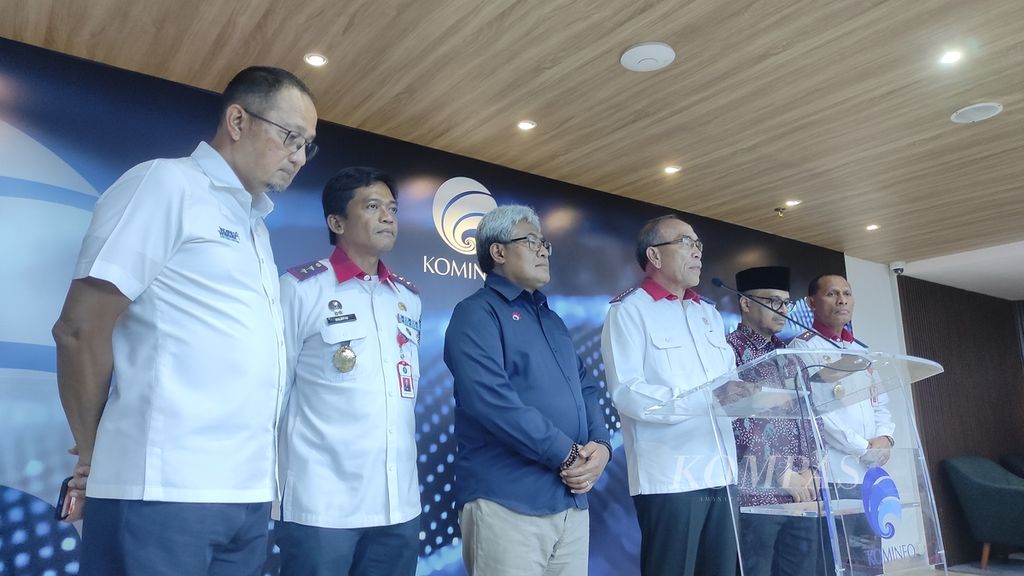 Konferensi pers perkembangan gangguan Pusat Data Nasional Sementara (PDNS), Senin (24/6/2024), di kantor Kemenkominfo, Jakarta. Dalam konferensi pers hadir Kepala BSSN Hinsa Siburian, Wamenkominfo Nezar Patria, dan Direktur Jenderal Aptika Kemenkominfo Semuel Abrijani Pangerapan.