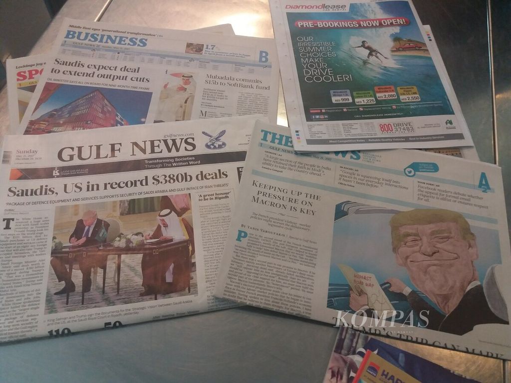 Sejumlah media cetak di Timur Tengah, Minggu (21/5/2017), yang membahas kedatangan Presiden Amerika Serikat Donald Trump.