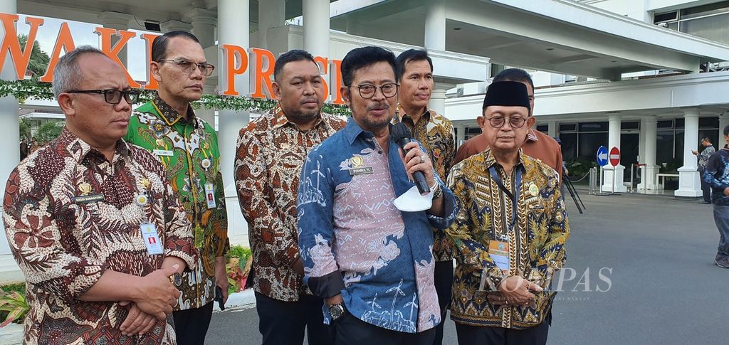 Menteri Pertanian Syahrul Yasin Limpo menyebutkan, target ekspor sektor pertanian menembus Rp 1.000 triliun pada 2024. Hal ini disampaikan seusai menghadiri pengukuhan Pengurus GAPKI periode 2023-2028 di Istana Wapres, Jakarta, Rabu (12/4/2023).